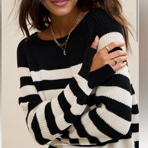 AERIE WOMENS BLACK WHITE STRIPE BISTRO SWEATER SMALL